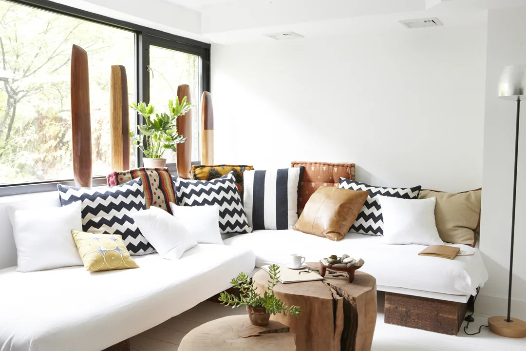 Shot_03_Portrait_Sofa_001.jpg