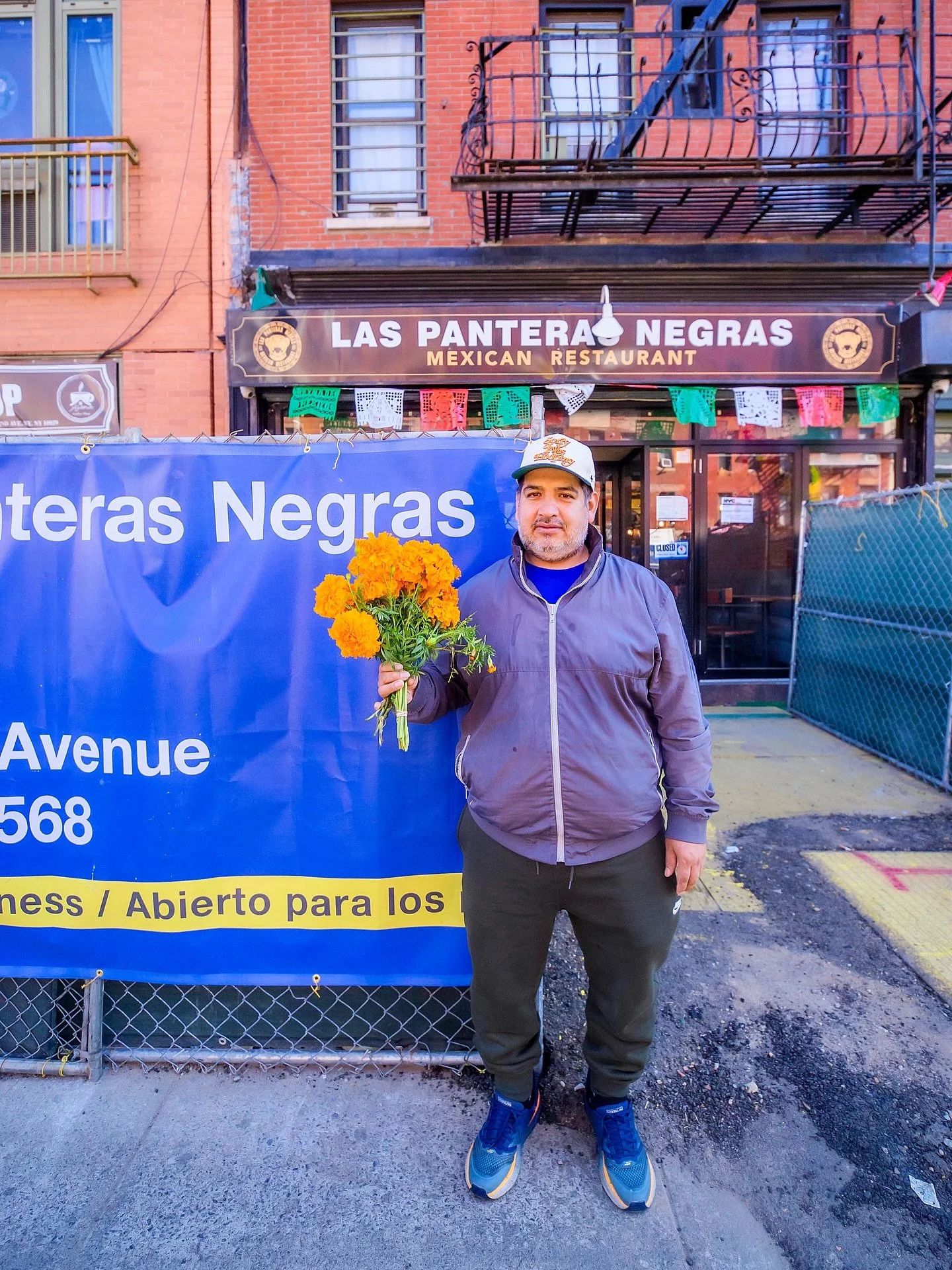 Muchas gracias to our friends at Randall&rsquo;s Island Park Alliance for sharing their urban farm&rsquo;s fall flower harvest with El Barrio&rsquo;s locally owned Mexican small businesses, just in time for D&iacute;a de Muertos.

From traditional ce