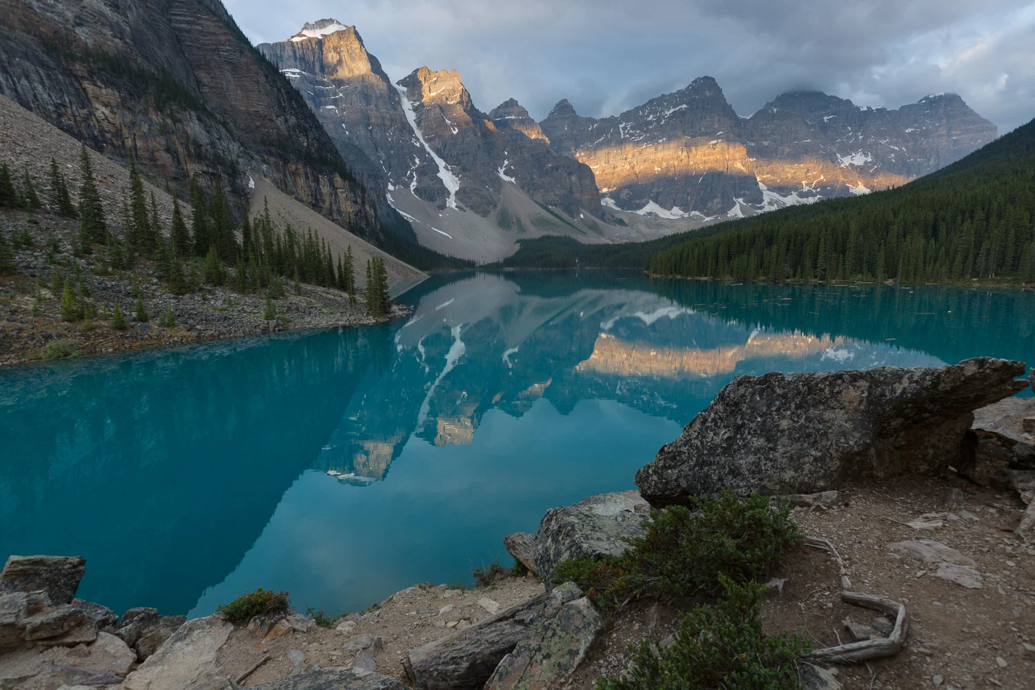 Sunrise at Moraine Lake