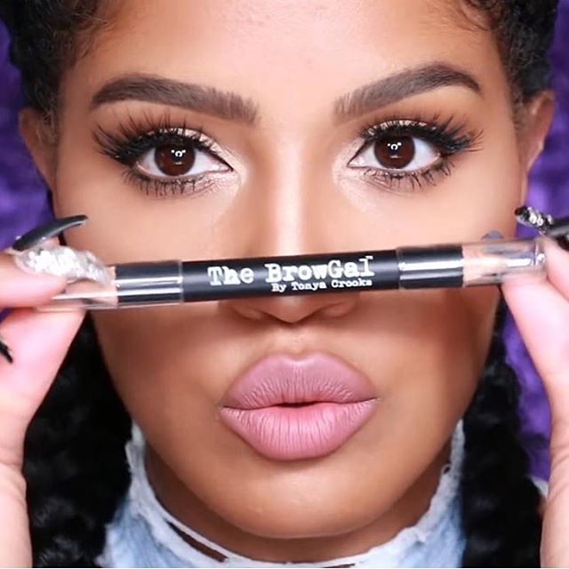 The amazing @makeupshayla using @thebrowgal highlighter pencil, available now at Cedra!