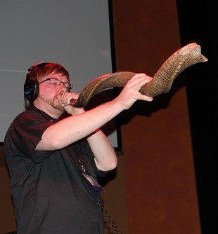 Blowing the shofar at the Chicago conference