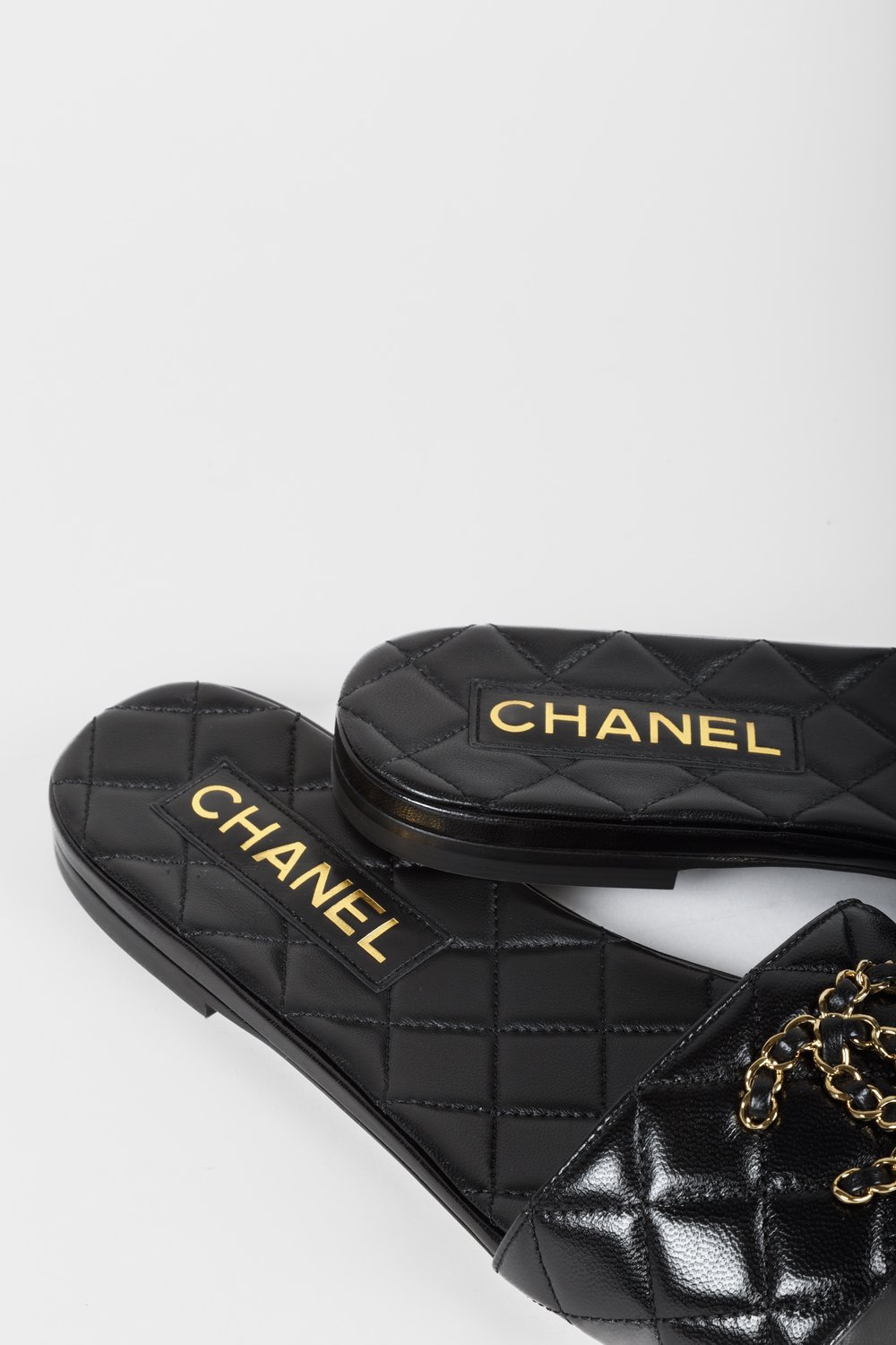 Chanel 23P Black Chain Gold CC Logo Quilted Mules Slide Sandal Slip On Flat  40.5
