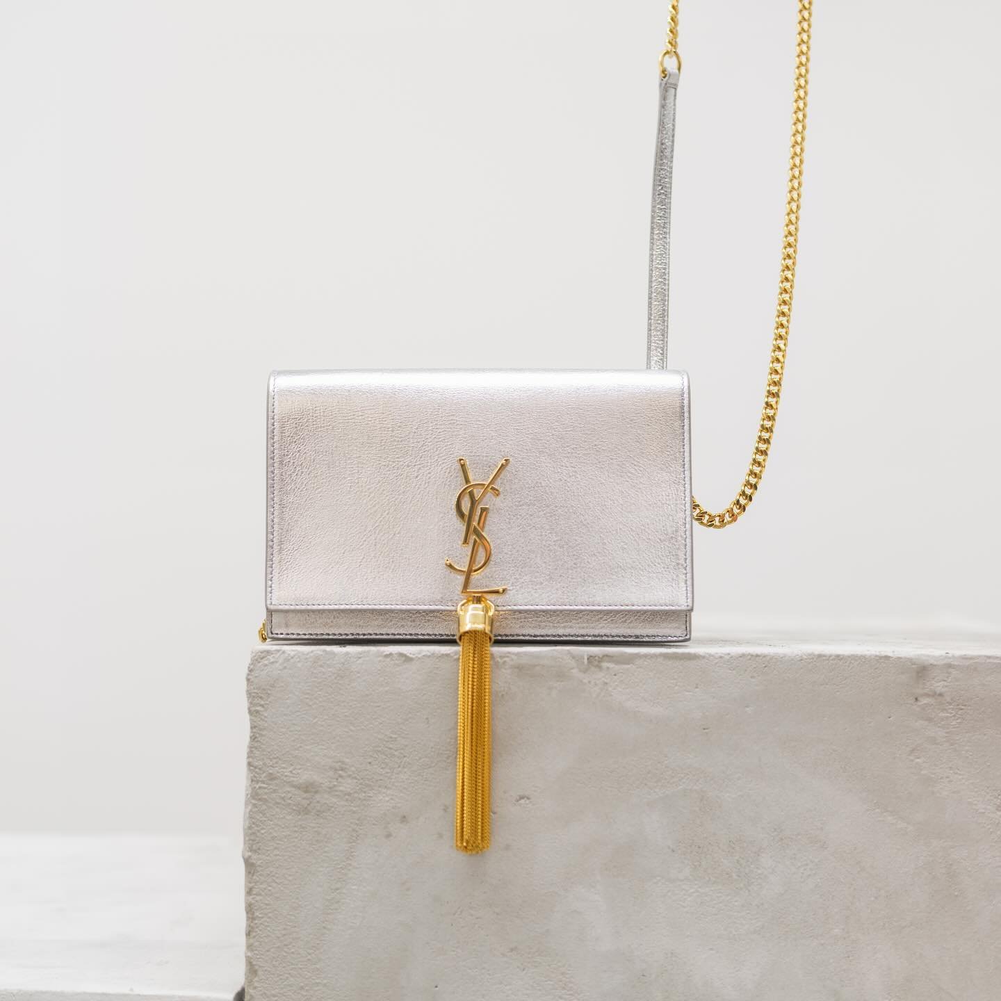 Staff Selects // the always essential #saintlaurentKate mini tassel crossbody 

Your go-to evening bag // DM for Info 

#yslbag #saintlaurentbag #yslkate #yslkatebag #designerresale #designerconsignment #luxuryresale #luxuryconsignment #luxuryprelove