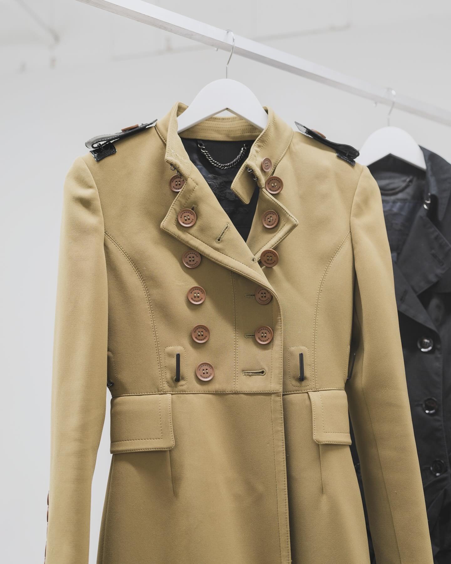 From the runway archives // #burberryprorsum runway trenches in size 4/6 

elevated classics with a twist ! 

DM for Info // In-Store // Shipping Worldwide 

#burberrycoat #burberrytrench #burberrytrenchcoat #luxuryresale #luxuryconsignment #luxurypr