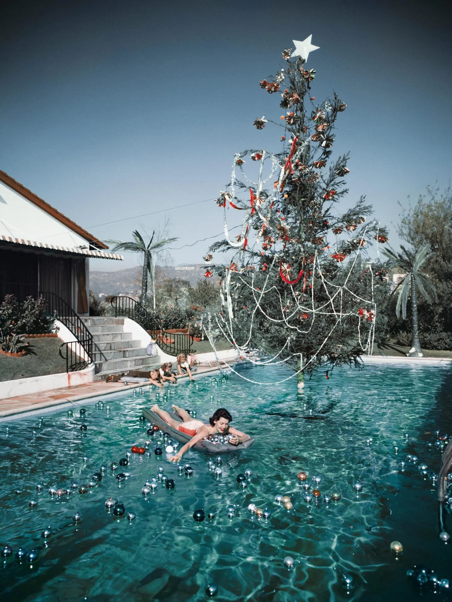 Have yourself a merry little Christmas from all of us at IES !! ❤️💚❤️💚

#christmaswedding #slimaarons #christmas #happychristmas #merry