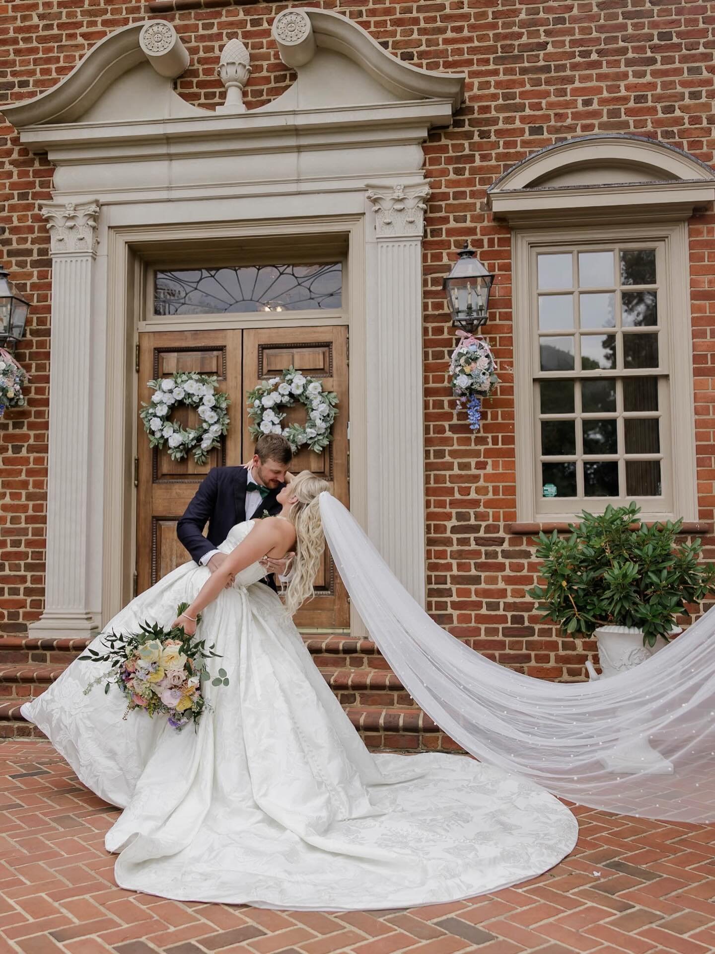 Are you kidding us with these ultra romantic couple portraits?! STUNNING day with stunning people!! Brittany &amp; Hunter, thank you for letting us be a part of your day. 🩷

#coupleportrait #brideandgroom #weddingplanner #weddingphotography #illumin