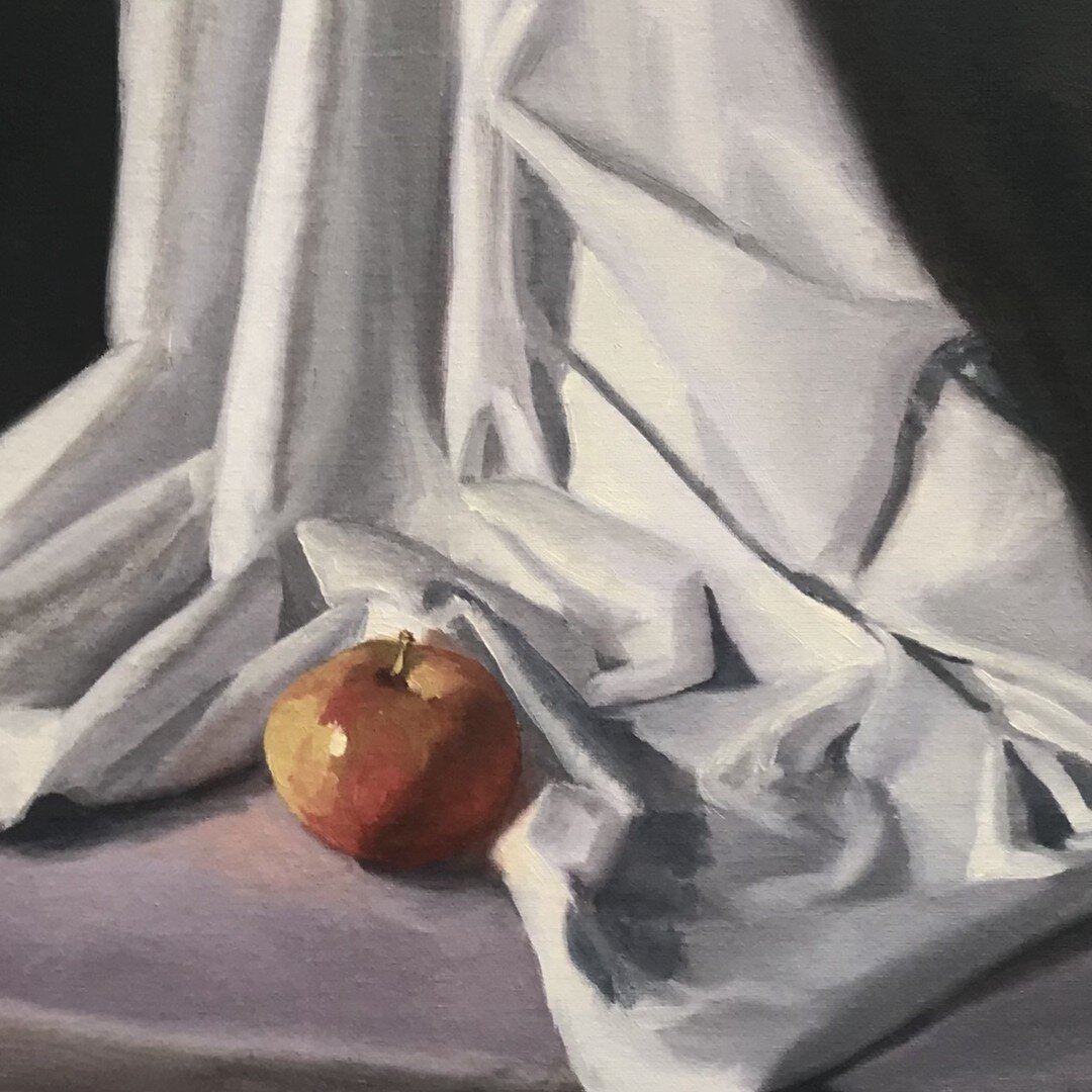 First time trying to portray fabric in oils or even paint for that matter. Crazy making, but a fun challenge!
.
.
.
.
.
#oilpaintingoncanvas #arthomework #stilllifepainting #oilsforthewin #aau #mfa #lovelearning #applepainting #clothpainting #womanow
