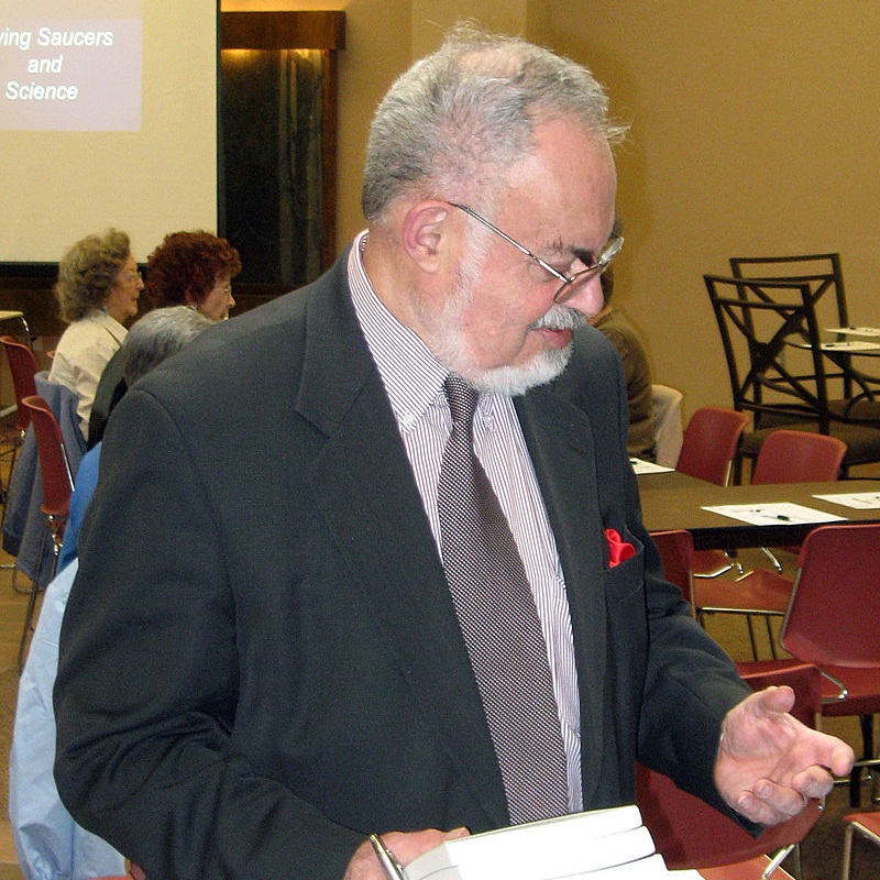 800px-Stanton_Friedman_Alamogordo_2010.jpg