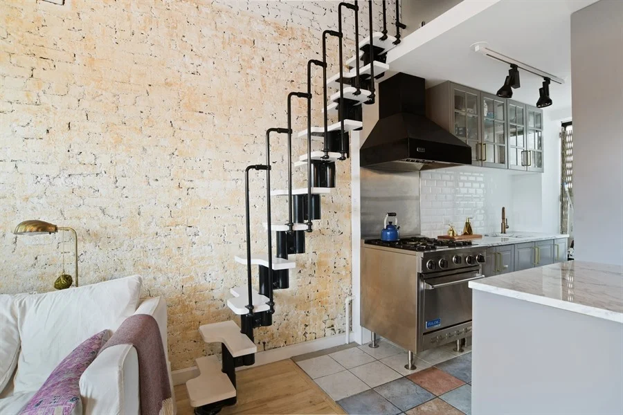 06_213215EasternPkwy_177_Kitchen_LowRes.jpg