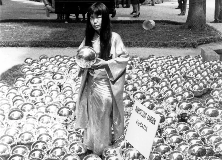 yayoi-kusama-narcissus-garden-1966-720x518.jpg