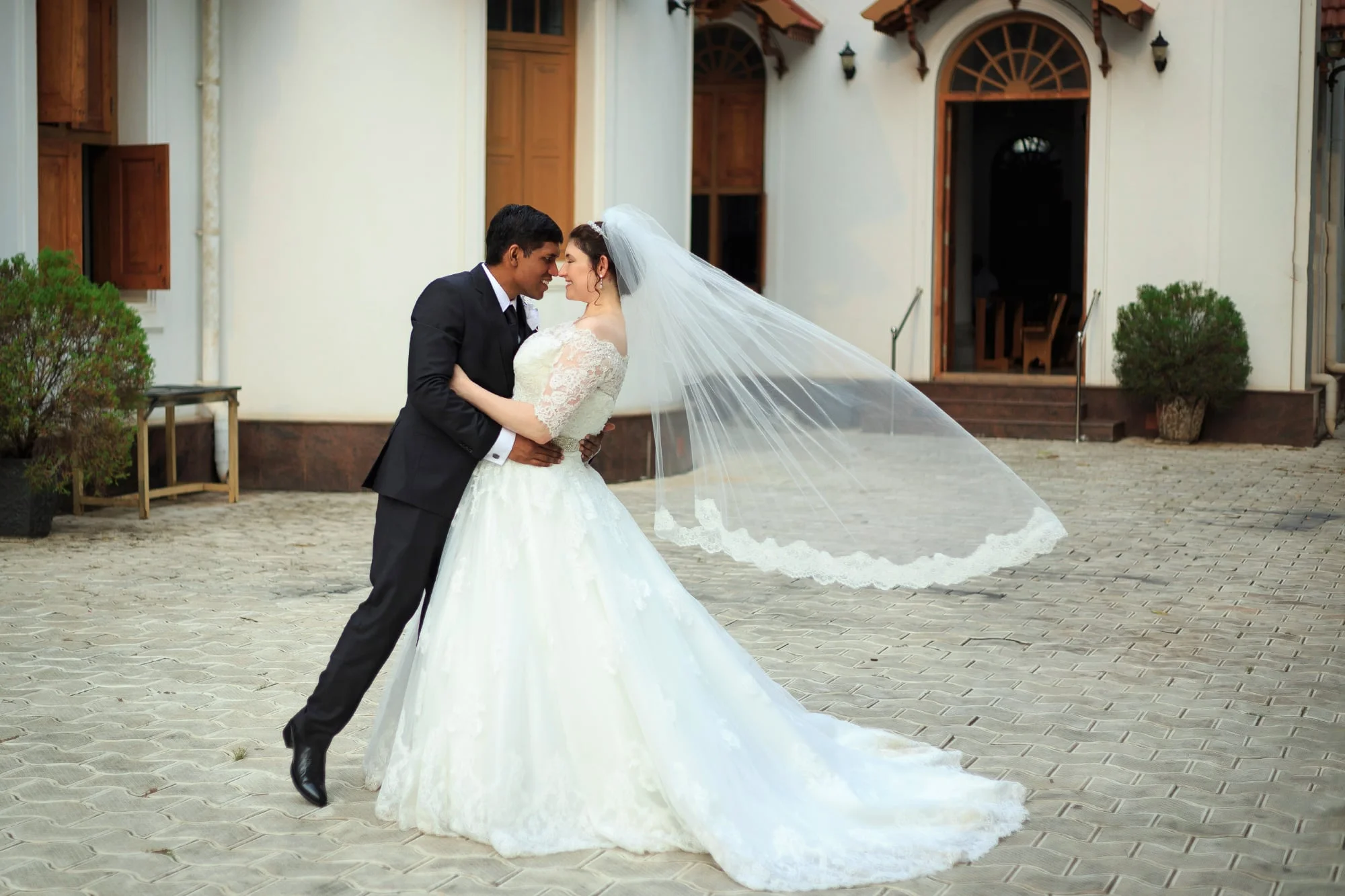 Destination Wedding Photographer - Mother of God Roman Catholic Cathedral in Kozhikode, India - Heather & Ken