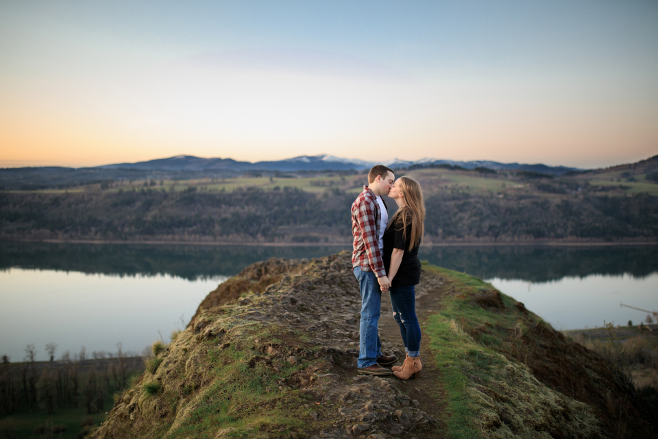 portland-engagement-photographer-latourell-falls-ashlee-seth-16.jpg