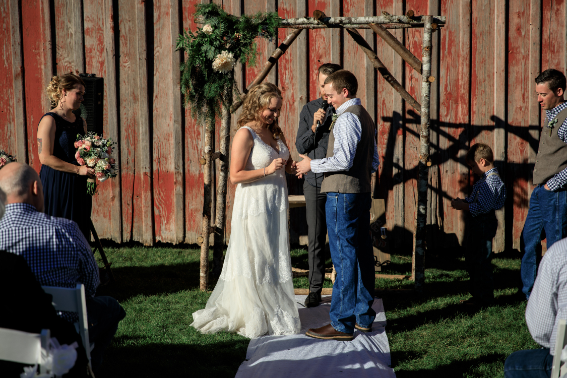 sandy-oregon-wedding-photographer-the-inn-at-avonlea-ashlee-seth-23.jpg