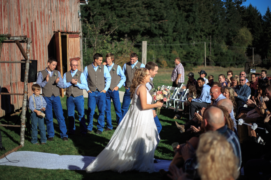 sandy-oregon-wedding-photographer-the-inn-at-avonlea-ashlee-seth-25.jpg