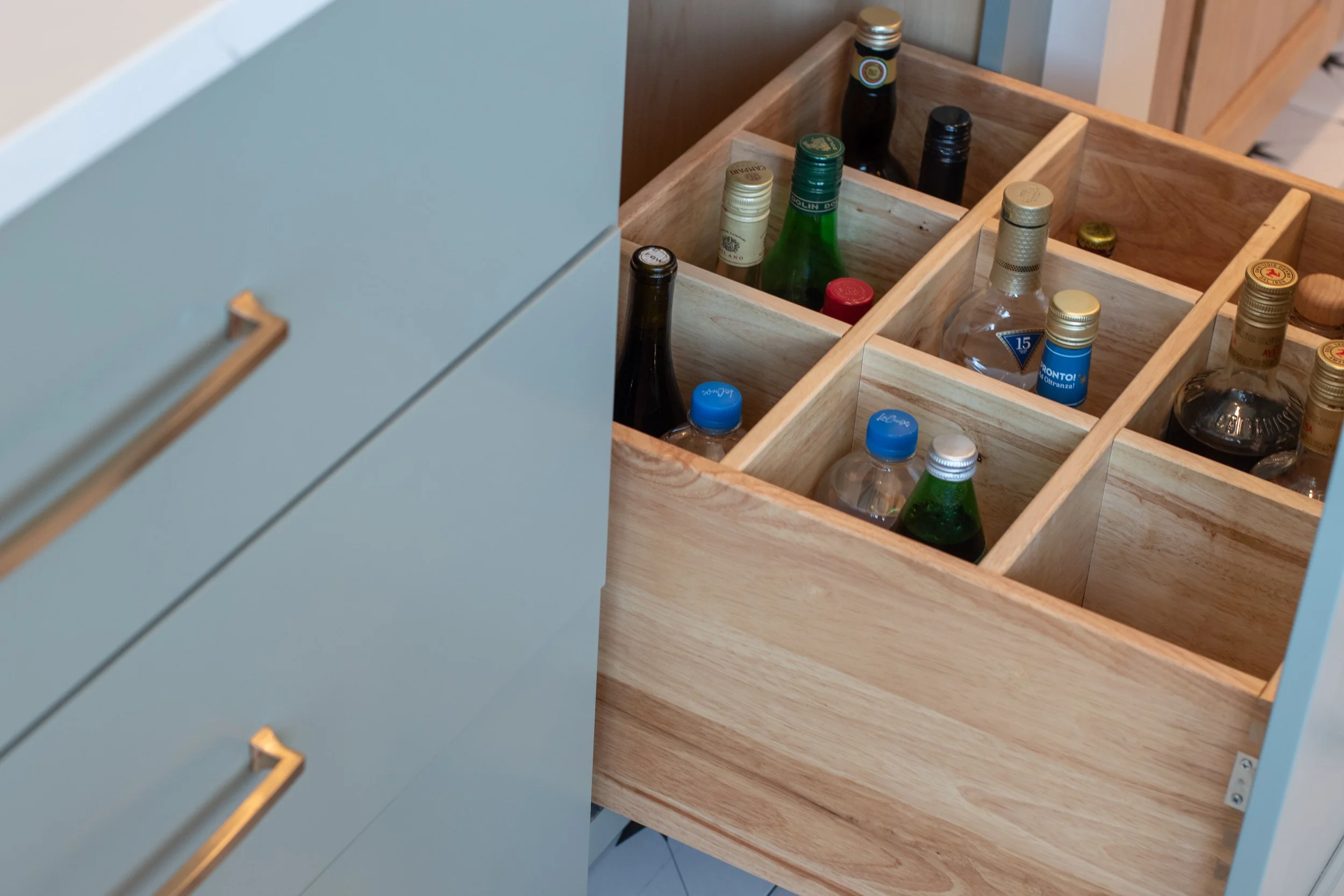 Hidden Efficiency: How to integrate "task centers" (mail, charging, pet care) into custom millwork.