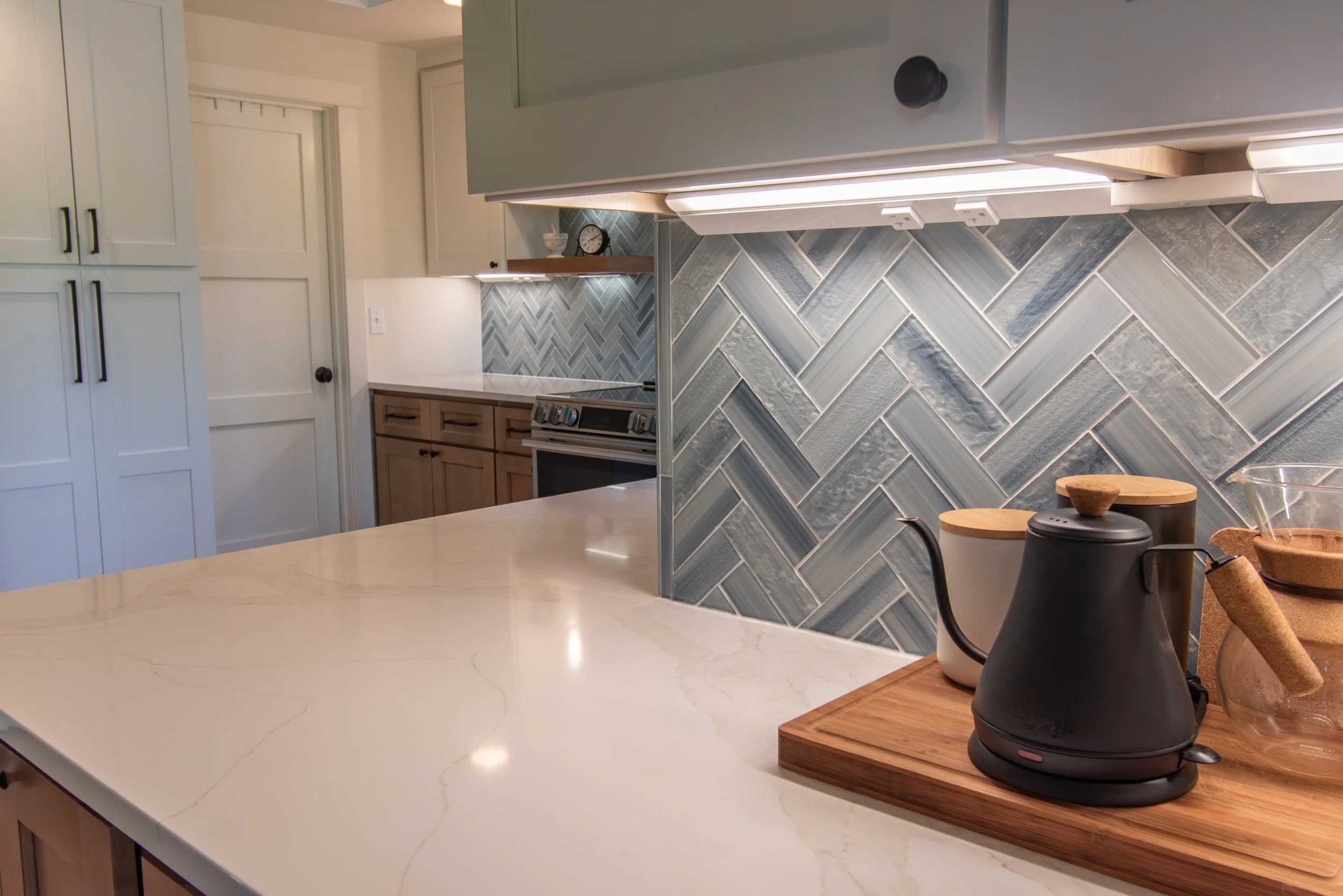 The Architectural Glow: Why Under-Cabinet Lighting is a Structural Necessity