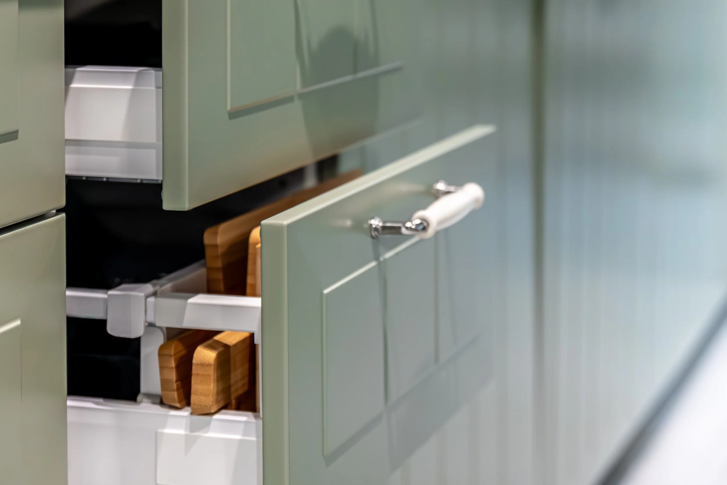 Designing Custom Cabinets with Metal Accents Without Creating Visual Chaos