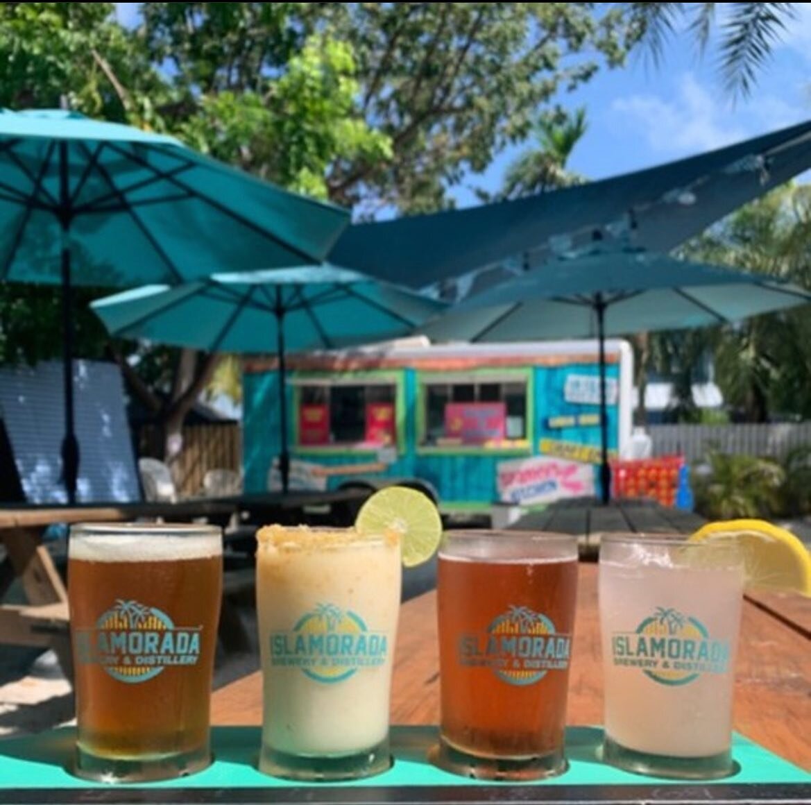Is it the weekend yet? Beer &amp; Cocktail flight from @islamoradabeverages 🍹Great pic from @tmgroupproductions  #islamorada #floridakeys #islamoradabeercompany #beerflight #cocktailflight #beergarden #scoopguideislamorada