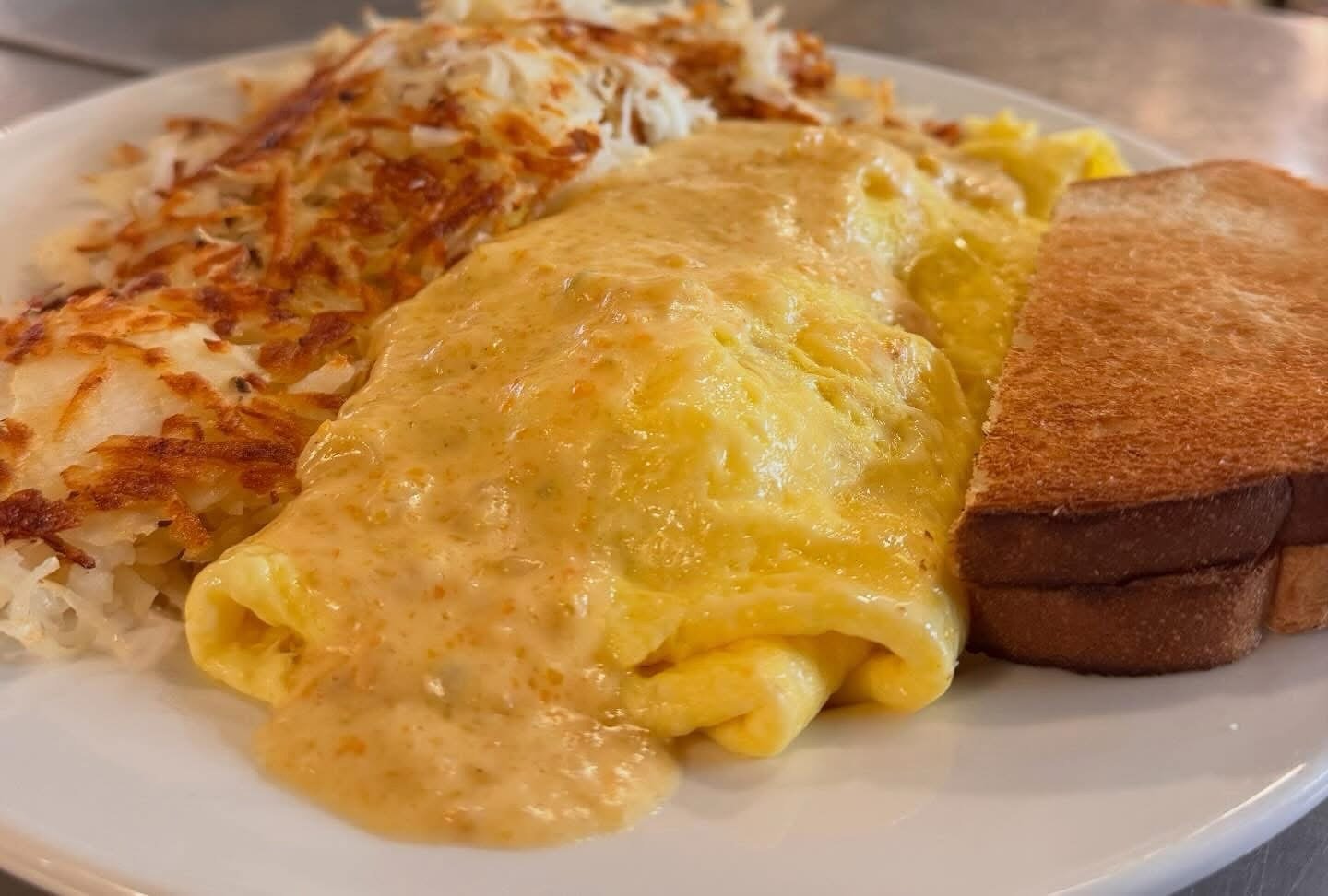 LOBSTER OMELETTE 🦞☀️🌴 @mangrovemikescafe 

Kick off Spring Break in Islamorada with a seafood twist on a diner classic. The Lobster Omelette features fresh Florida lobster tail folded into fluffy eggs and finished with house-made lobster sauce!

At