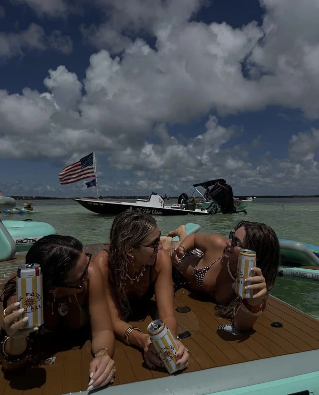 Good vibes and the best sandbar in the Keys 🍹🌊☀️⁠
⁠
📸 @savannahmarkey⁠
⁠
#islamorada #floridakeys #sandbarlife #islandtime #islamoradasandbar #vacationmode #upperkeys