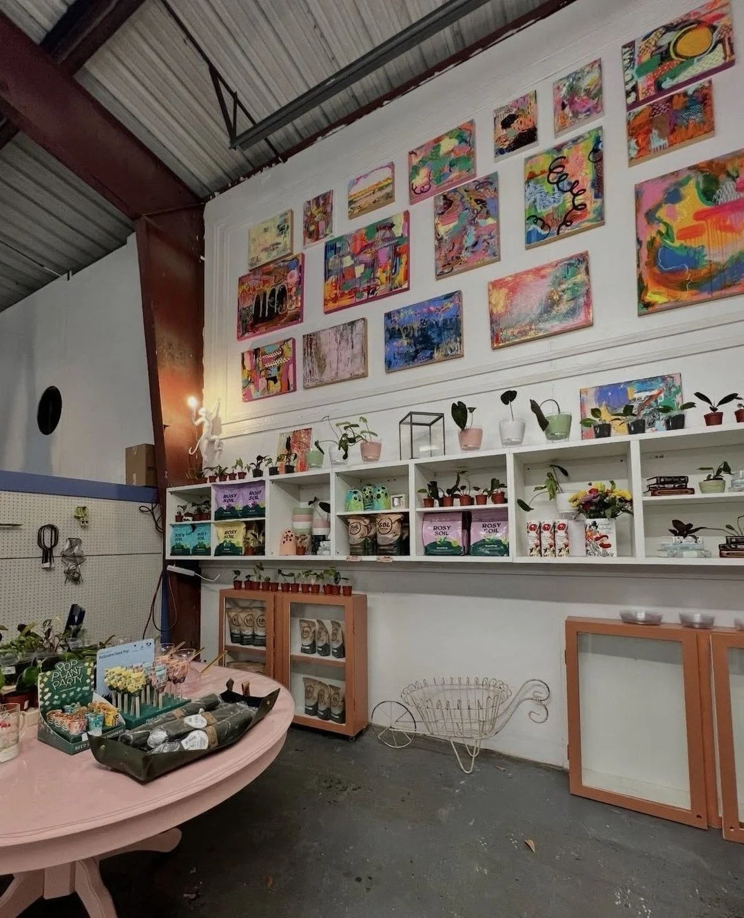 Where creativity meets coastal magic 🌴✨ @wonderandwyld brings bold ideas to life with an artistic touch inspired by adventure, storytelling, and the beauty of the Florida Keys 🎨🌊 Their work captures the perfect mix of wild spirit and intentional d