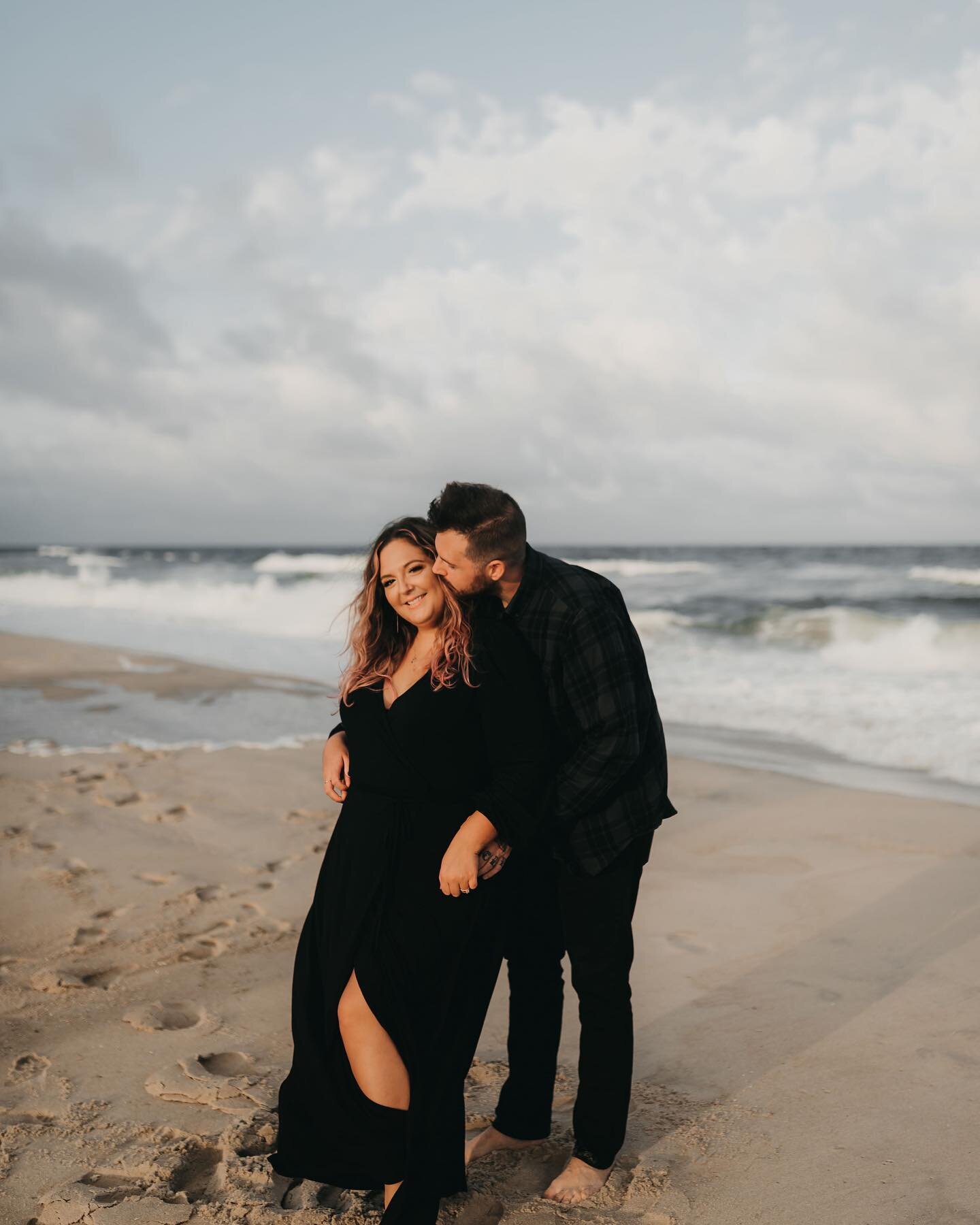ITS WEDDING DAY FOR THESE TWO 🥳

Heading back to LBI today to get Lauren + Cole married! Woohoo!&hearts;️ 

👉🏼 Check out my last IG reel to see some behind the scenes from this #lbi #engagementsession !