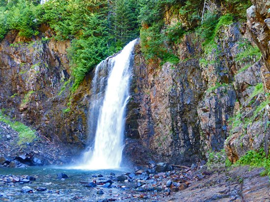Franklin Falls Round Trip - 2.0 miles Elevation Gain – 400 ft Difficulty- very easy Directions: From Seattle, head east on I-90 to exit 47 Denny Creek/Tinkham Road. At the top of the exit ramp turn left and cross over the freeway. Go .2 miles and turn right at the stop sign onto Forest Road 58. The road crosses under the freeway and after .2 miles turn left. Continue ahead for 2.4 miles and take a left just after Denny Creek Campground and arrive at the Franklin Falls trailhead.