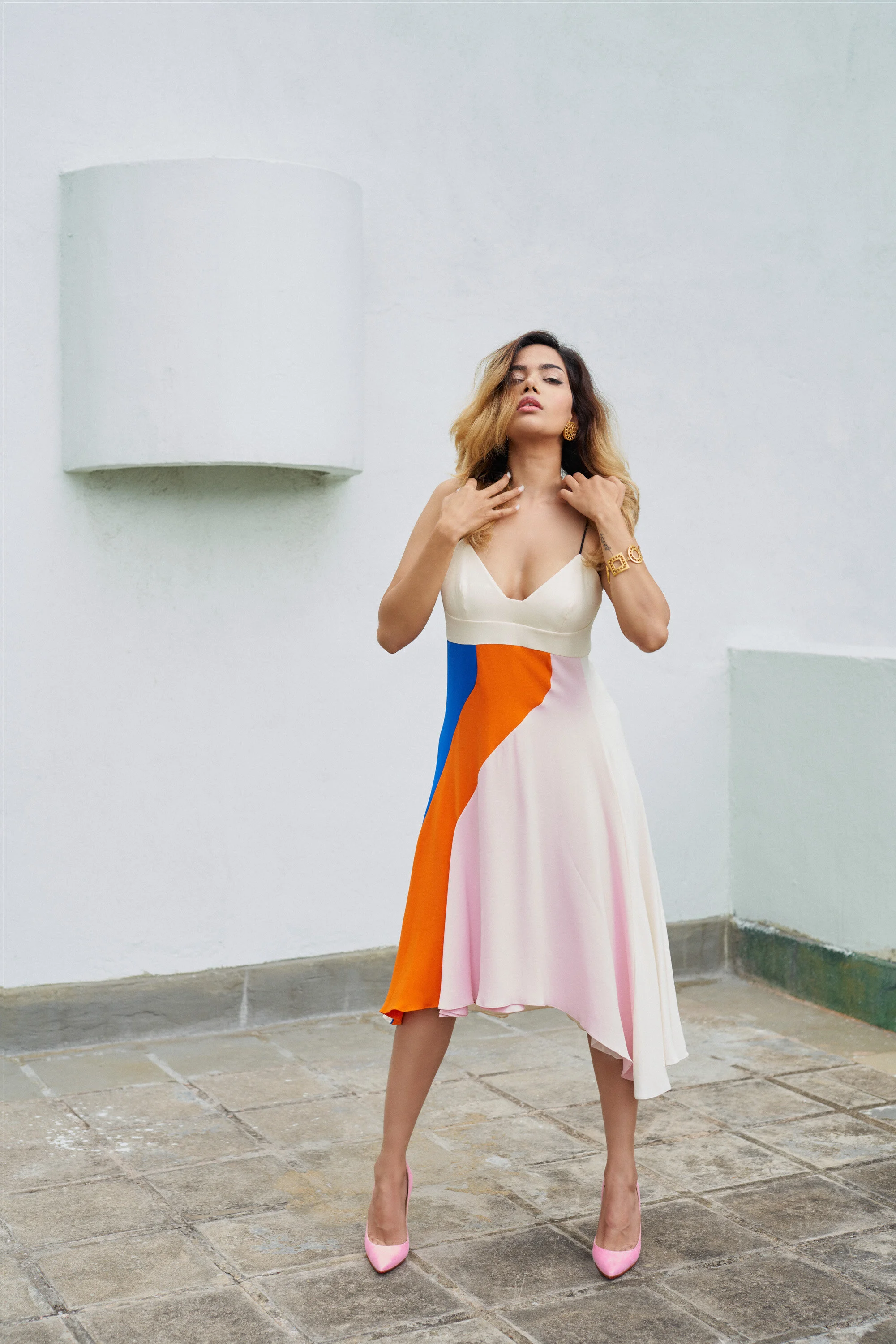  Model - @suru_mariaofficial; Photography - @bertonchangphoto/@bchanger; Stylist - @megabang22 & ; Hair & Makeup - @i.wish.muaX; Special Thanks - @joinhula & Sarah Fung 