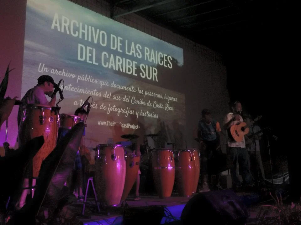 Presenting the South Caribe Roots Archive during a live exposition on August 30, 2015 at Wolaba Parade. Live music provided by Los Icebreakers at Hot Rocks in Puerto Viejo.