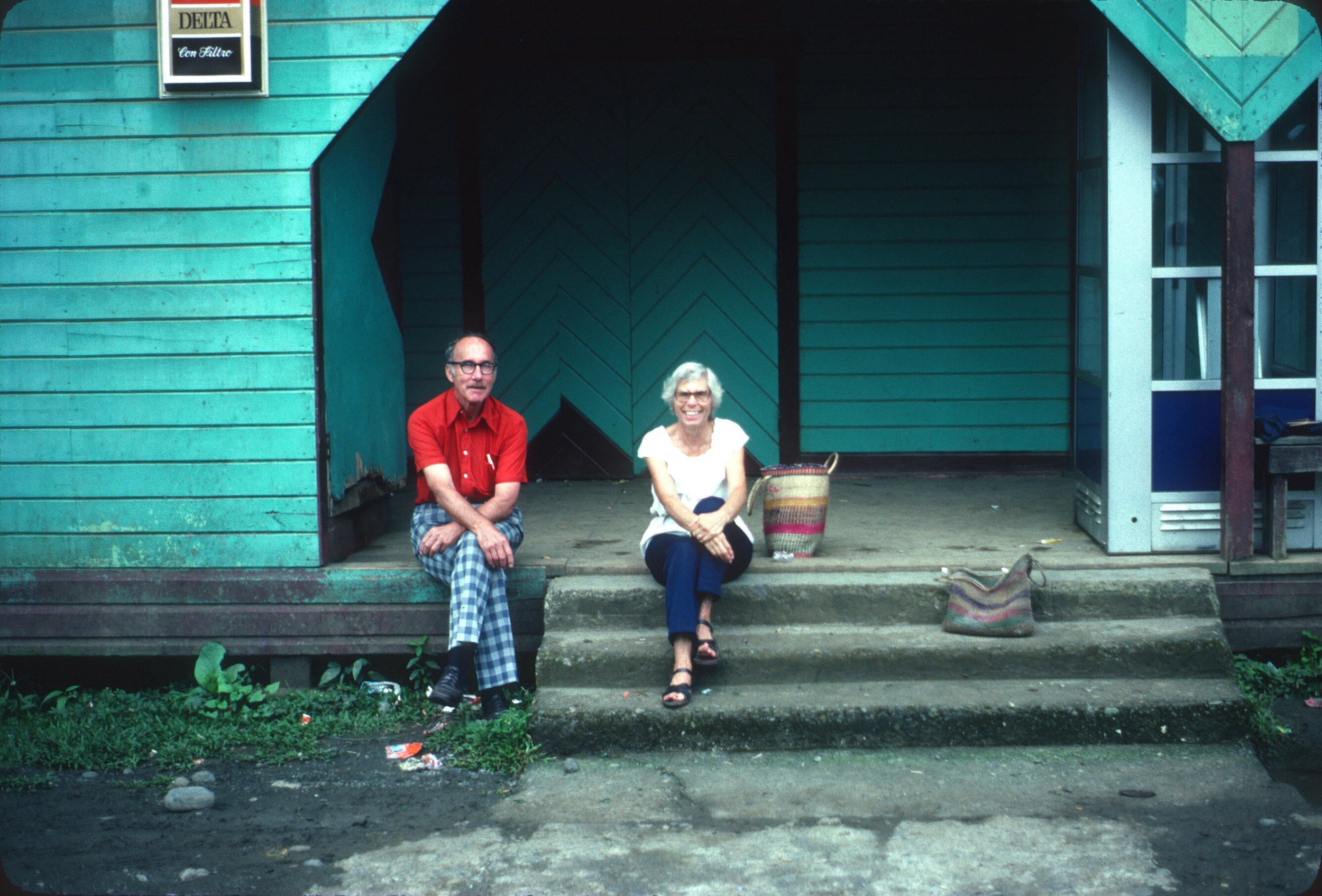   DM_001_002    Bill and Helen Stewart    Home Creek    9/1/1982    Peace Corps Volunteers Bill and Helen Stewart. They were volunteers there after I left - in 1983. I think they lived in Home Creek.&nbsp;   Photo taken on the steps of a community ce