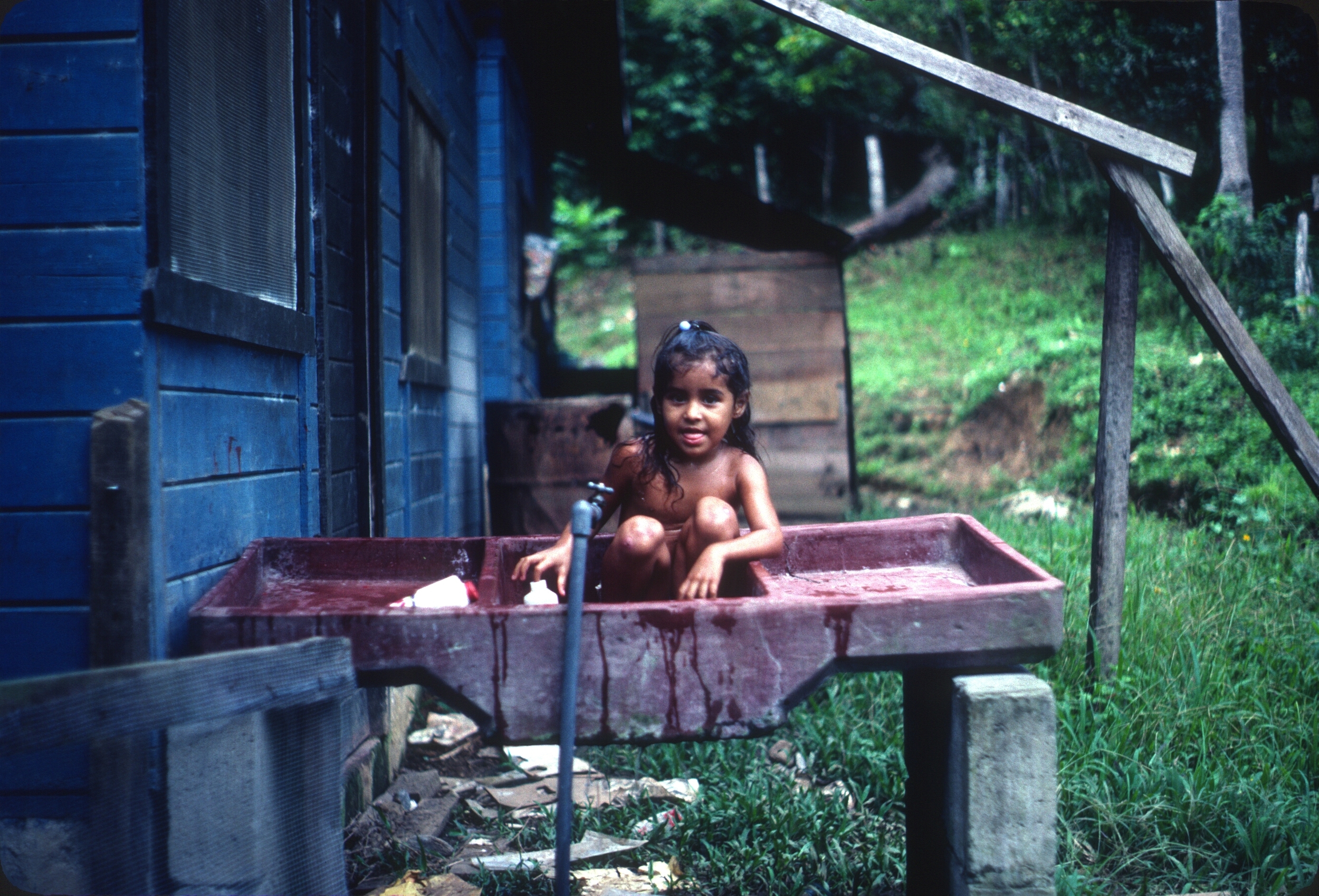   DM_001_012    Girl in pila    BriBri    10/1/1980    Blue houses in BriBri   Photographer: Dan Miller  