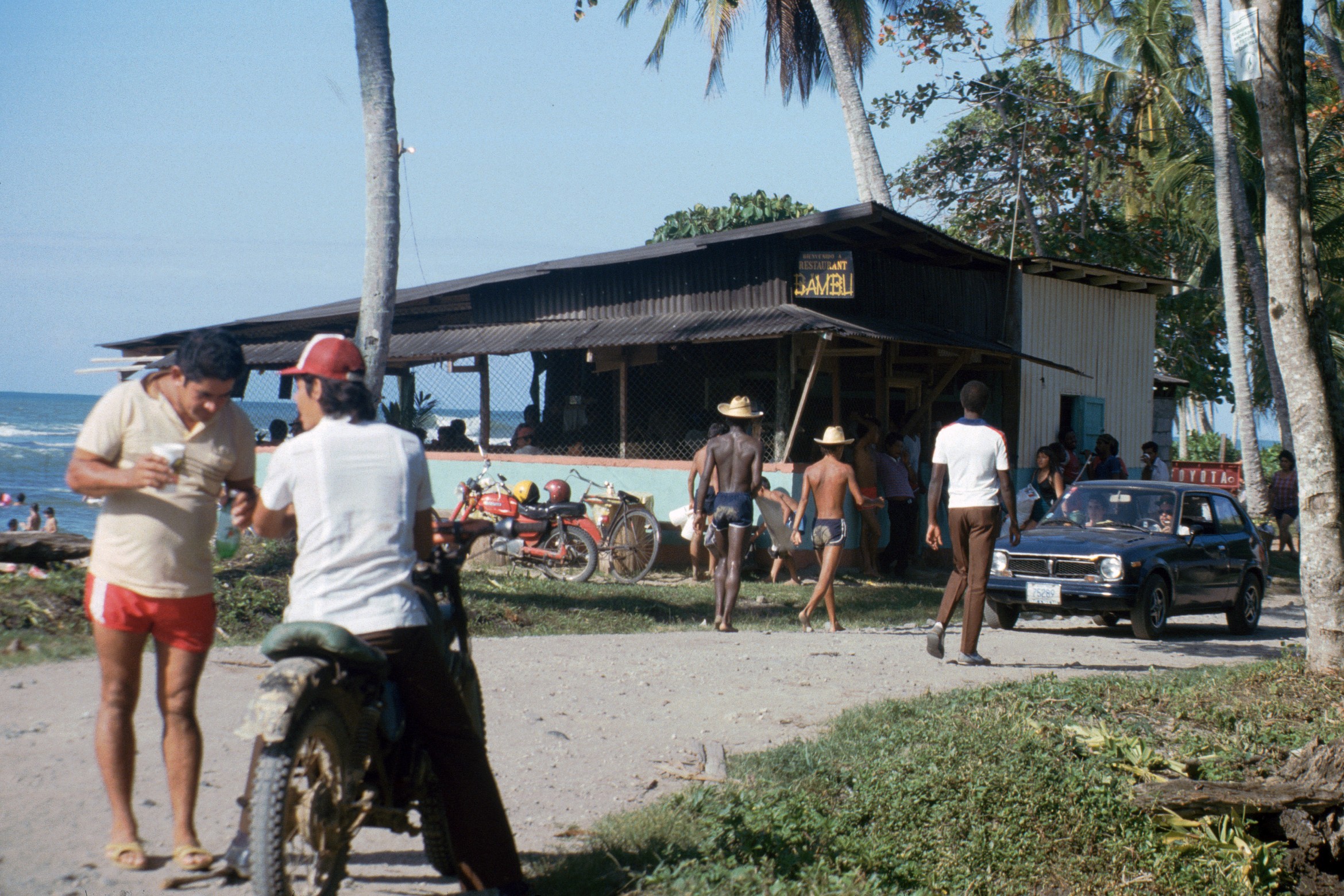   Semana Santa en Bambú&nbsp;   Puerto Viejo   1990    CZ_001_021  