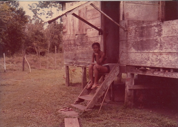   "La casita donde crecí"   Playa Negra   1965   Demonstra nuestra vida campesina    Personas: Rita Salazar  Colaborador: Mauricio Salazar Salazar  CC_001_007  