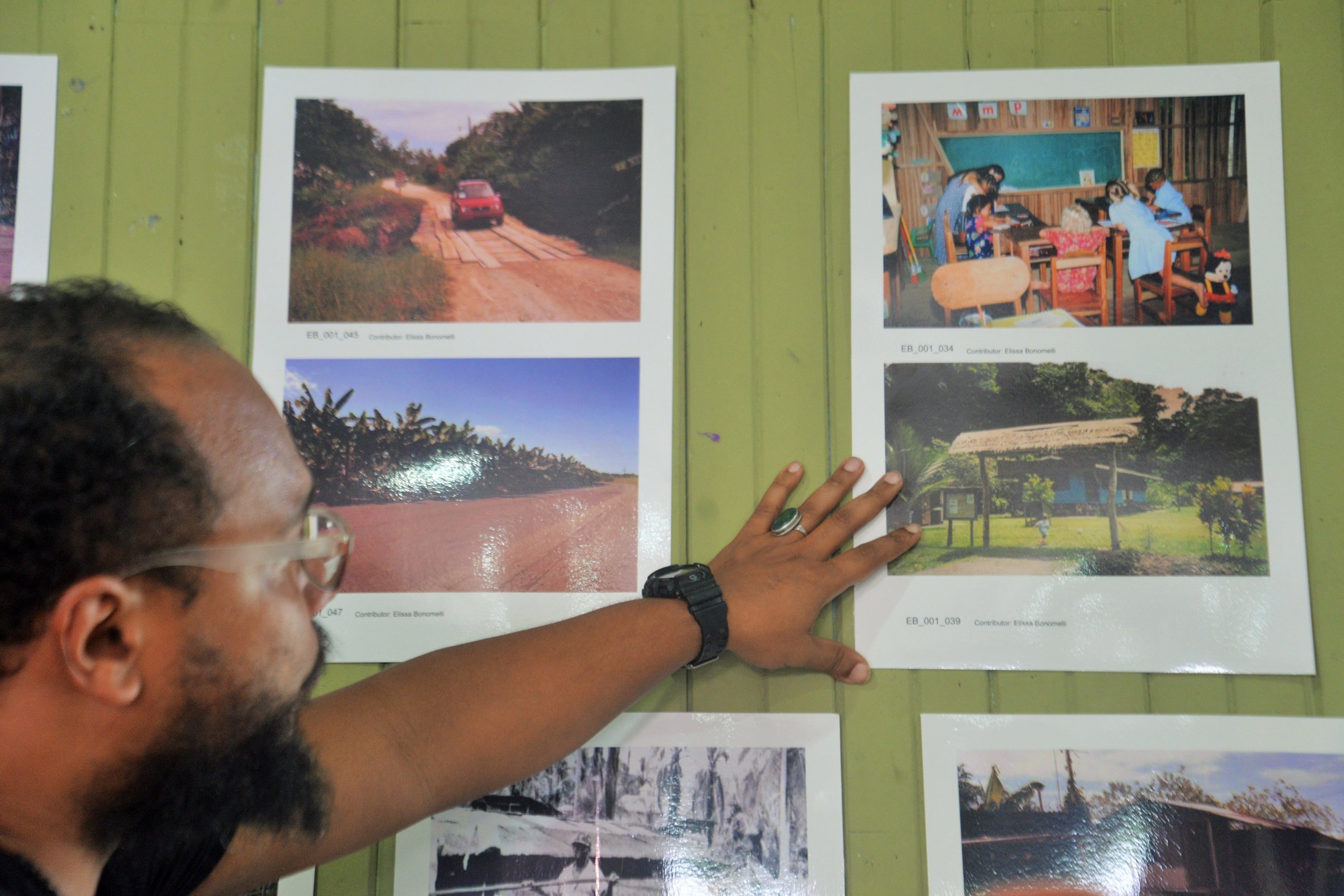 Kelly Brown recounts his memories at the Interactive Gallery on November 25, 2016