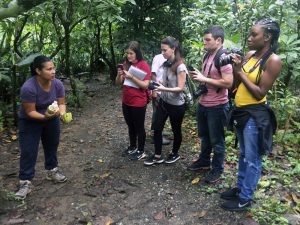 Tirza explains the importance of cacao to students