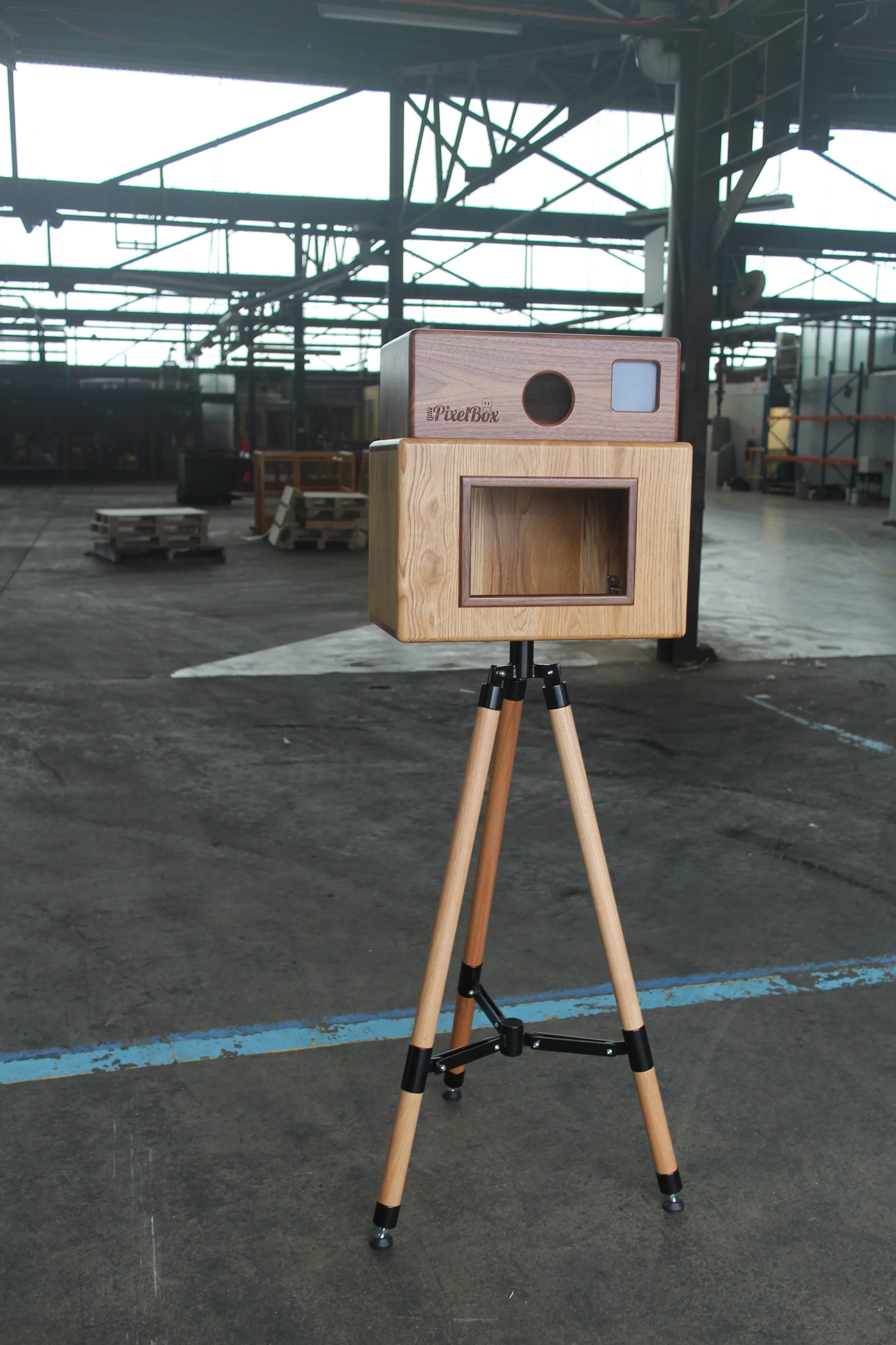 PIXEL BOX & TRIPOD
