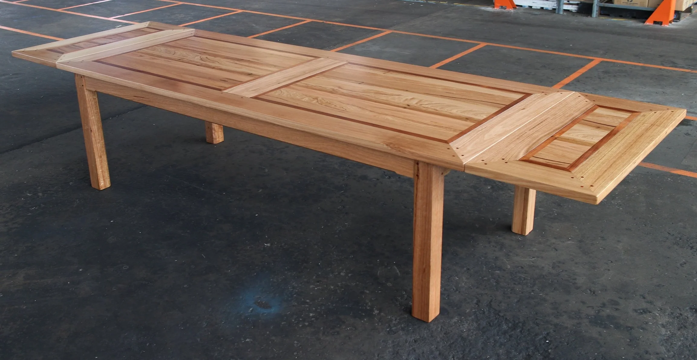 FAMILY TABLE + EXTENSIONS