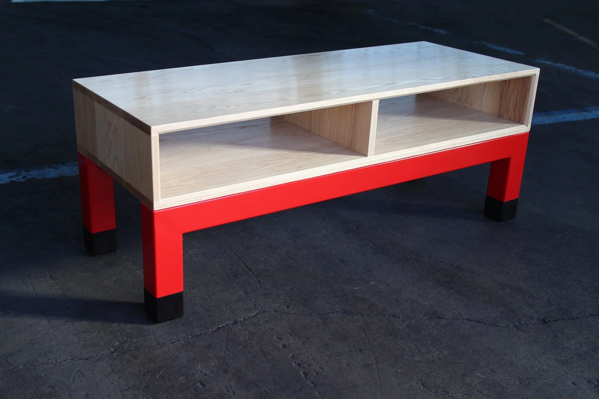 FLIGHT SERIES: COFFEE/ENTERTAINMENT CONSOLE