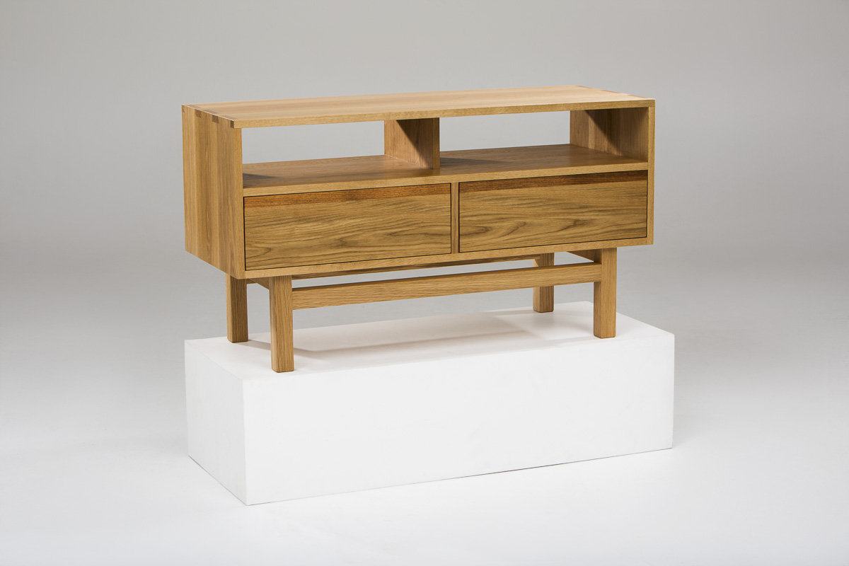 OAK-B SERIES: ENTERTAINMENT CONSOLE