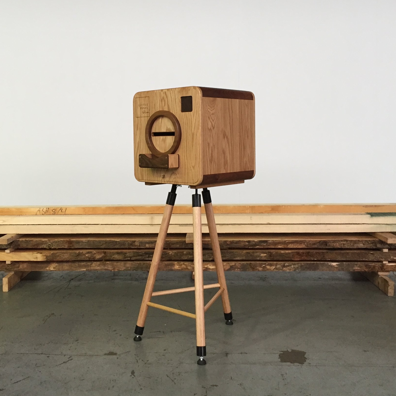 PIXEL BOX & TRIPOD