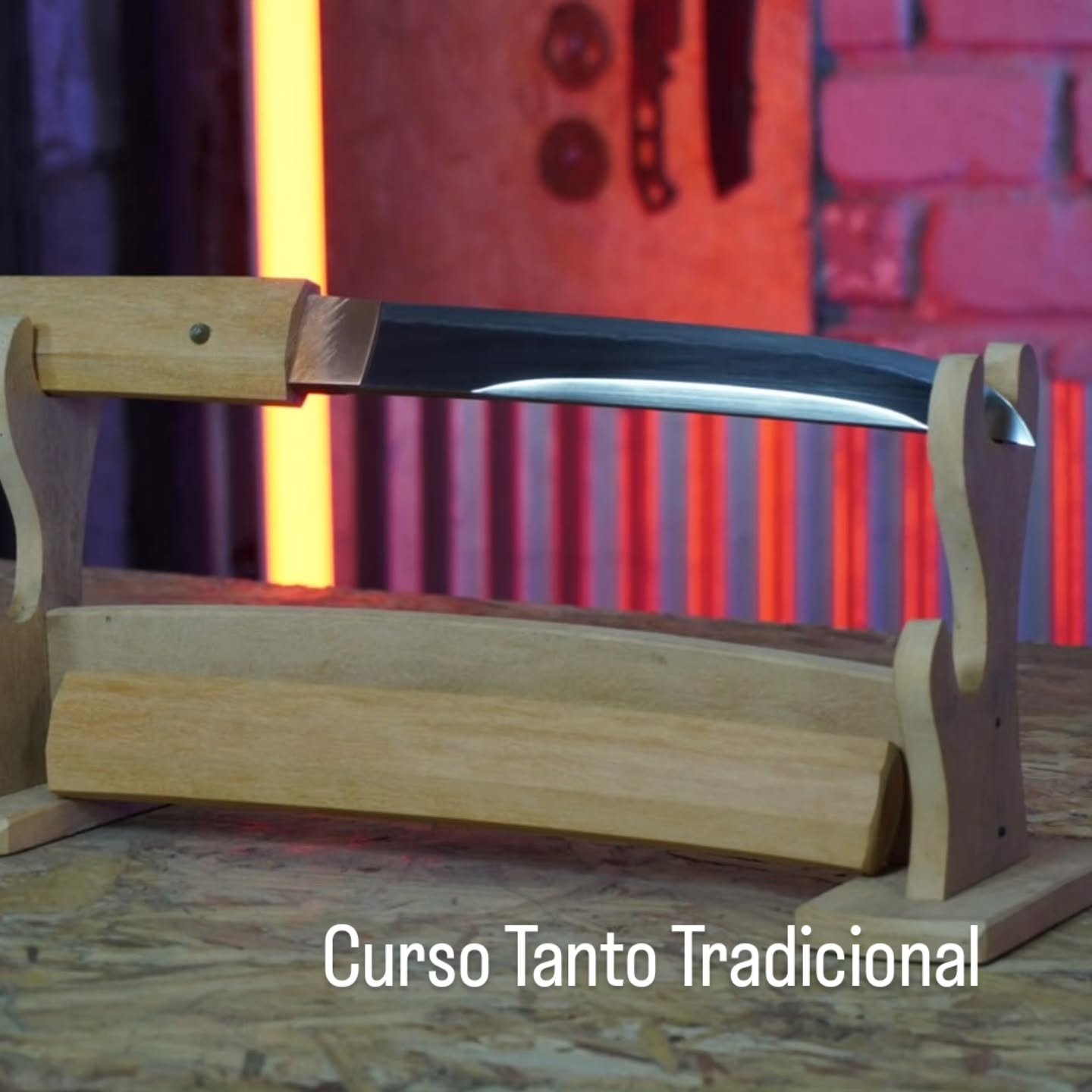 TANTO! Nuevos cursos de Nivel 2 🔥
Tanto 'Shinken' tradicional 250&euro; la hoja con temple Hamon. By @musashi_santi 
Opcional funda, mango y Habaki +200&euro; otra jornada.
Grupos peque&ntilde;os, formaci&oacute;n avanzada Nivel 2. 
.
Siente la espi