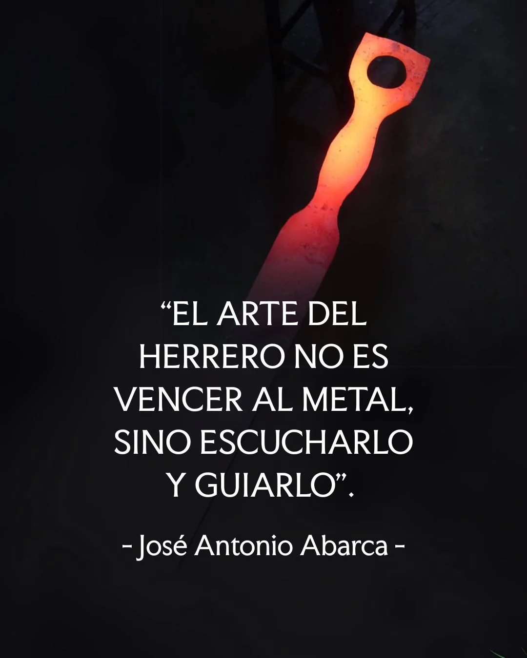 El fuego no solo calienta el metal: lo transforma. Lo ablanda, lo prepara para recibir la forma que t&uacute; decidas darle. En el taller, ese mismo fuego transforma tambi&eacute;n a quienes lo enfrentan con respeto.

Este oficio es una escuela silen