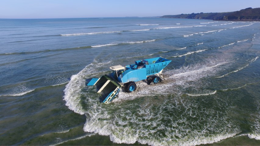 ©OLMIX Récolteuse algues - Olmix Group - DJI_0046 (Small).jpeg