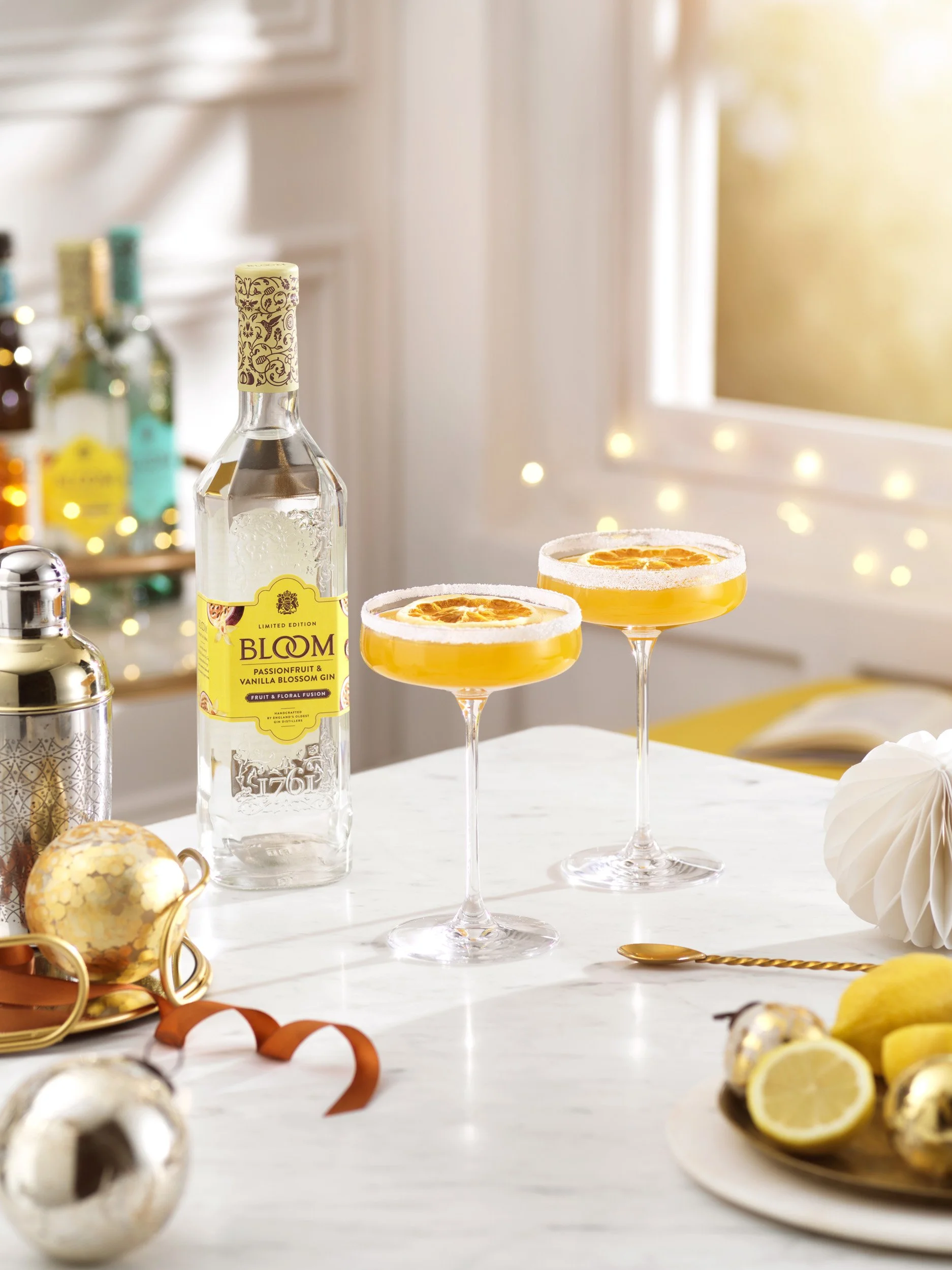 Fizz Navidad_Drinks and bottle.jpg