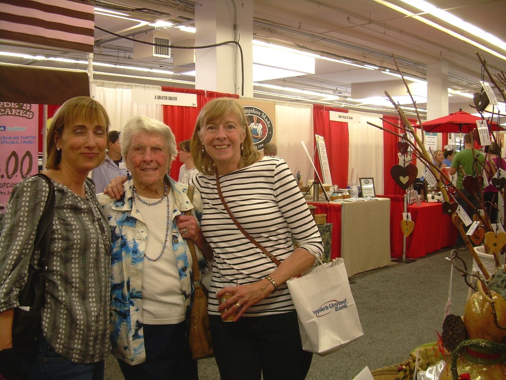 Thanks Donna, Dot and Betsy for allowing me to take your picture after your purchase! (Sorry for the closed eyes, I didn't have my close glasses on)