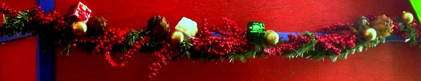 Handmade holiday garland for the Zevos dollhouse