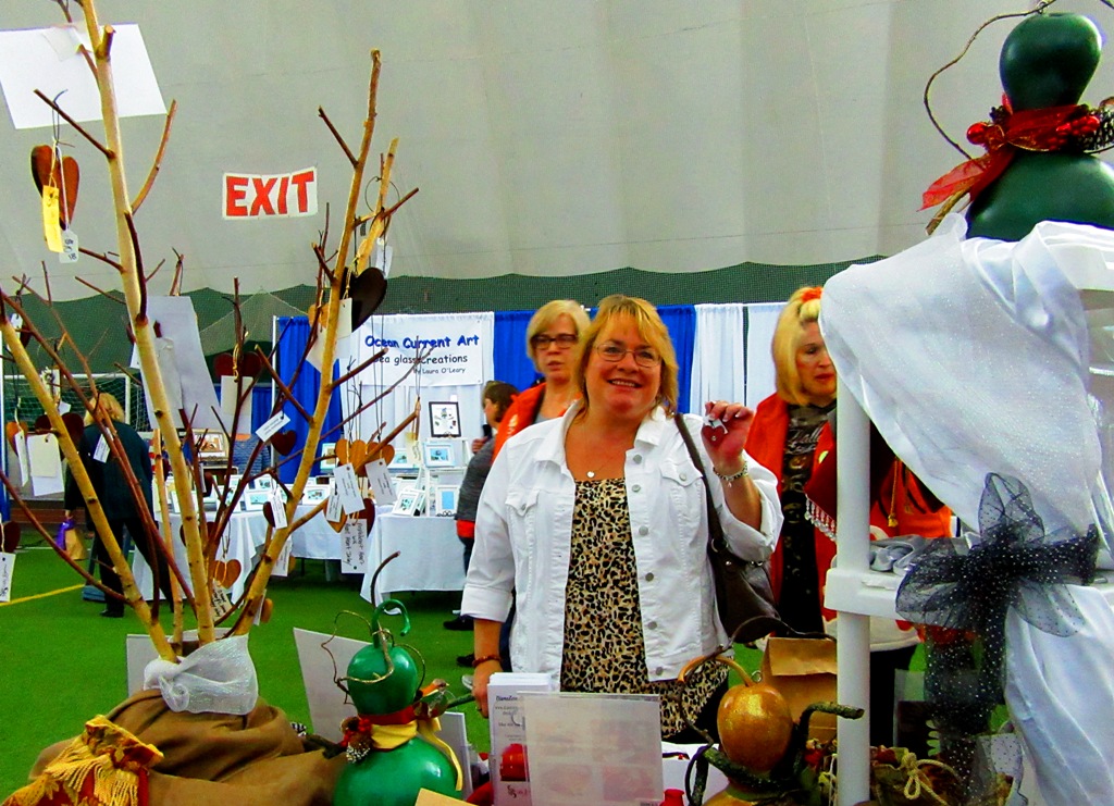 Lori with her small heart (only the one in her hand), a good sport letting me take her pic.