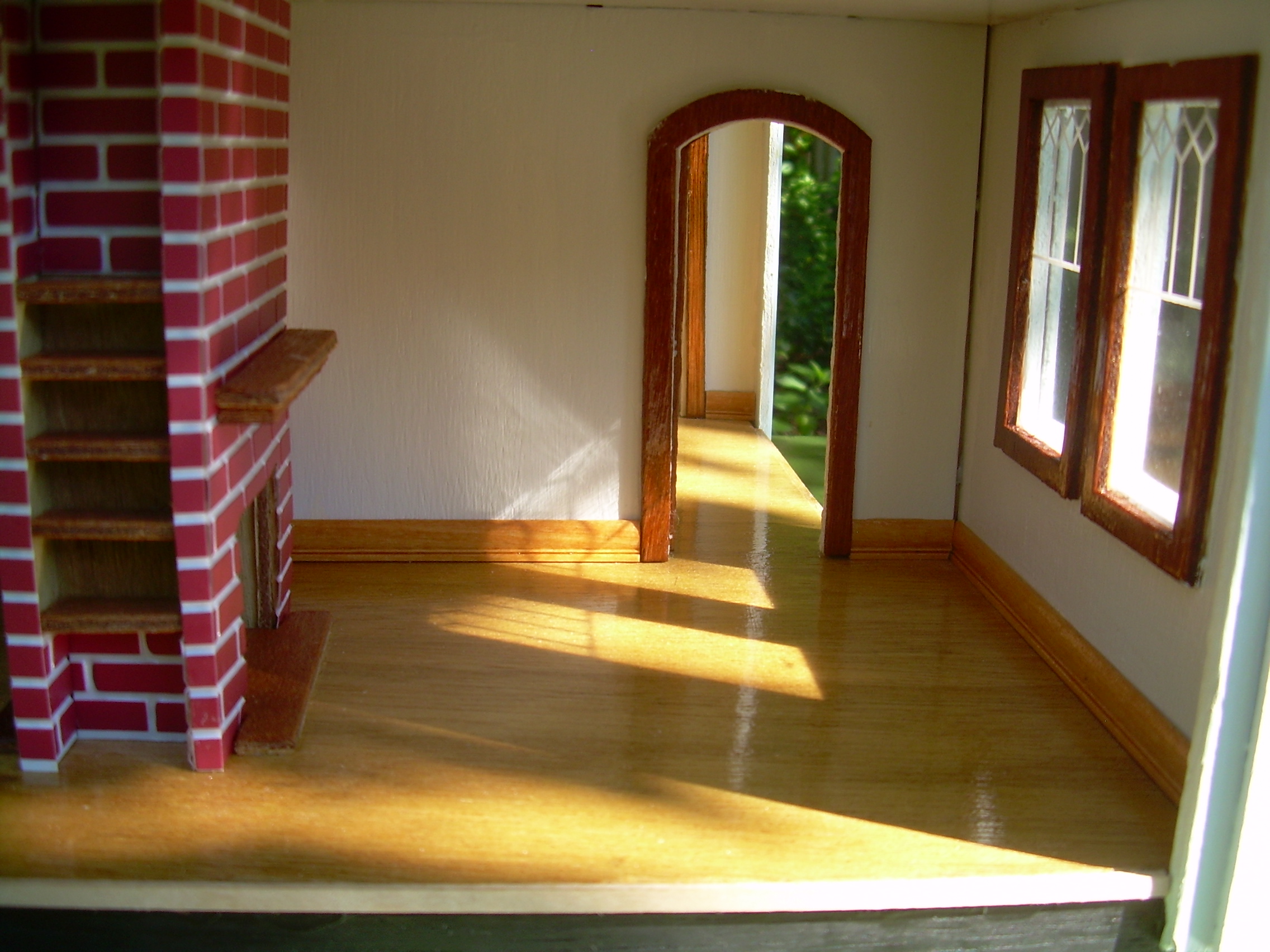 This room shows the sunlight reflections so well.