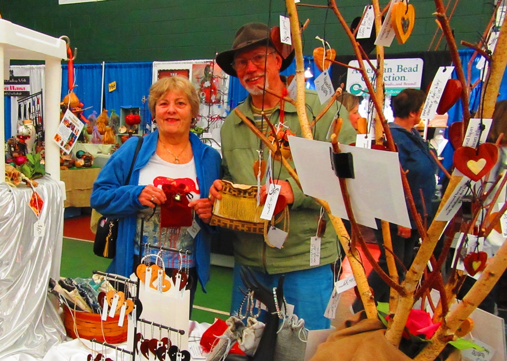 Ernie and his friend, Simonne, both purchased a bag from my me. Simonne's was a velvety red bag with a heart and a pearl and Ernie's was one I termed "Greek-like" because of the mimic of dentil molding in the design. Ernie was a customer of mine from the 2016 NH Expo. He says "keep making bags" and I say....I will! Thanks Ernie and Simonne!