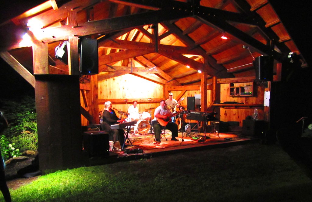 Lichen (with Wayne Hughes filling in for our bass player, Charlie) - Stagefright, Up On Cripple Creek and The Shape I'm In